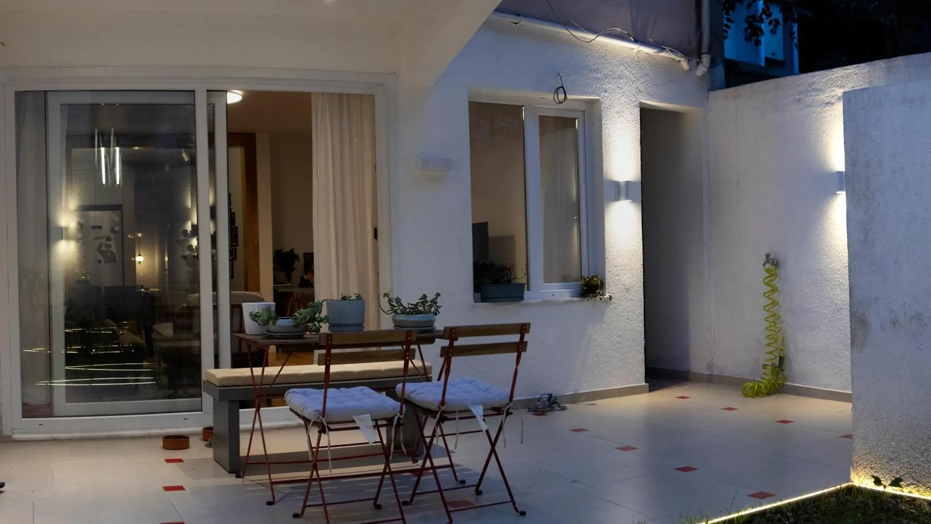 Design Apartment With Garden Istanbul
