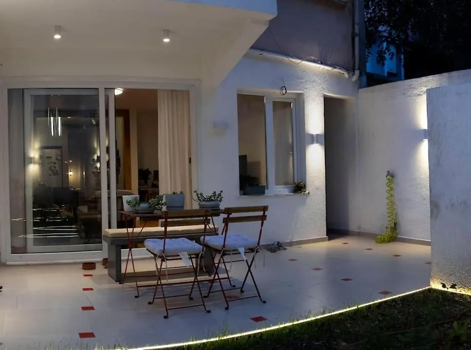 Design Apartment With Garden Istanbul